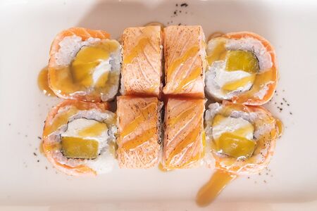 Ролл Филадельфия с манго