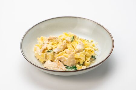 Феттуччине с куриным филе и шпинатом