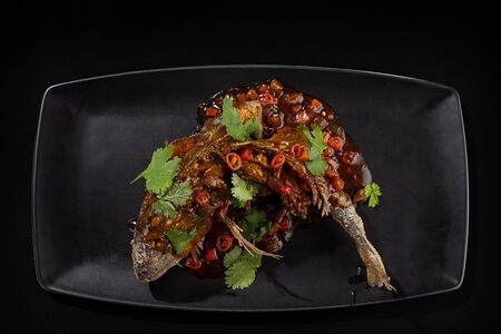 Хрустящая дорадо с тайскими специями