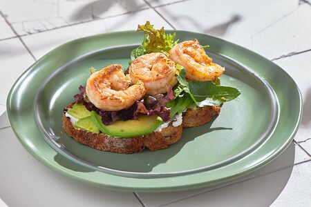 Брускетта с креветками