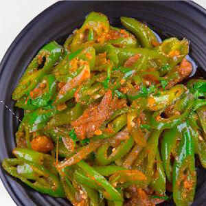 Перец жаренный с мясом и помидорами