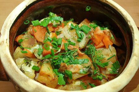 Свинина в горшочке