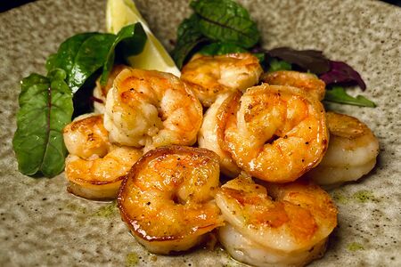 Креветки тигровые, глазированные в соусе sweet chili