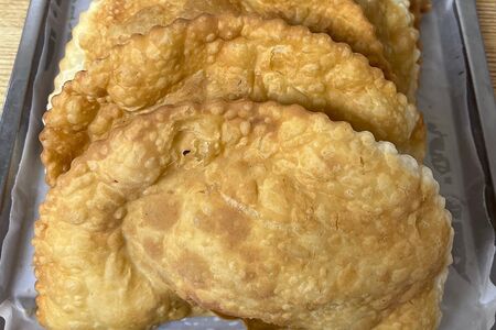 Чебурек с мясом (говядина), сыром