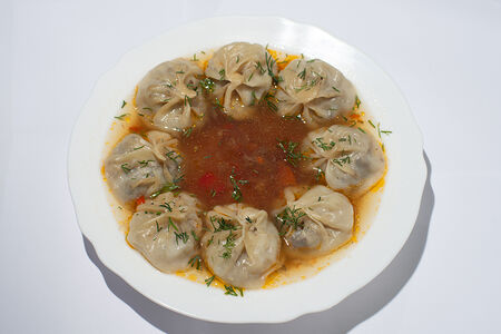 Маленькие манты с бульоном