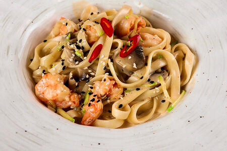 Удон с креветками