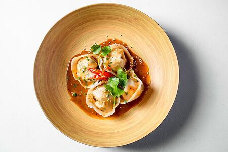 Вантоны с креветками в остром соусе