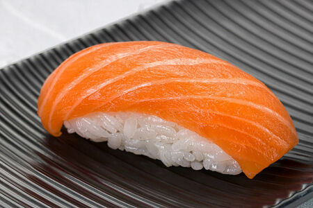 Суши с лососем 1 шт