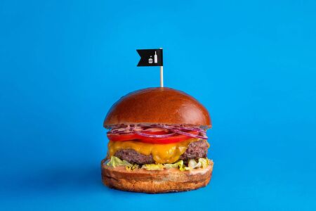 Классический бургер с соусом BBQ