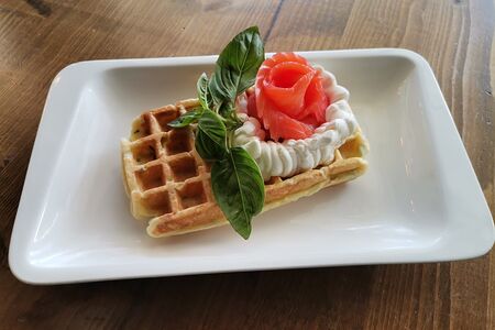 Вафля картофельная с лососем