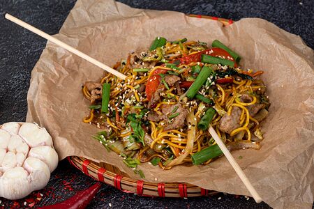 Фунчоза со свининой