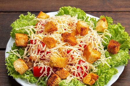 Салат Цезарь с курицей