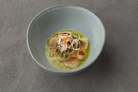 Севиче из гребешка с личи и кукурузным кремом