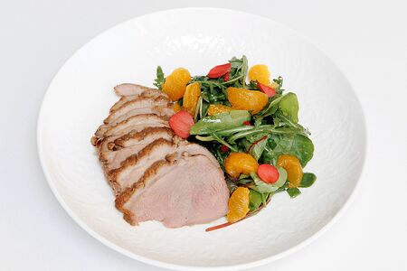 Салат с утиной грудкой и мандаринами