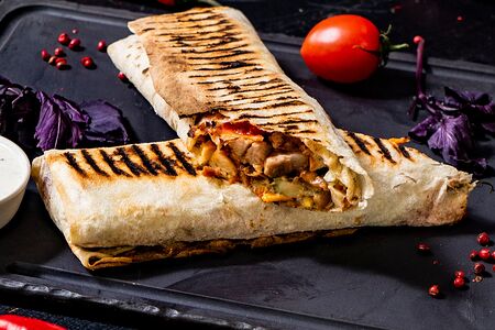 Большая шаурма с копченой курицей