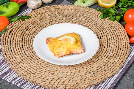 Горбуша под овощами