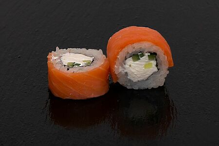 Ролл Филадельфия с копченым лососем