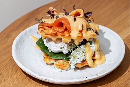 Бельгийские вафли с лососем