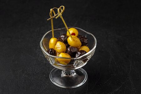 Маслины крупные