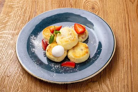 Сырники с изюмом по-домашнему