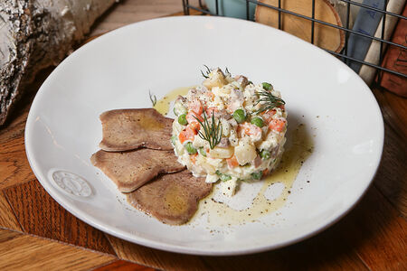 Салат Оливье с языком