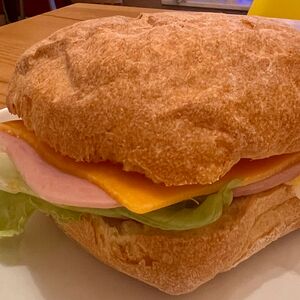 Сэндвич с ветчиной и сыром