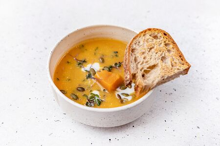 Тыквенный крем-суп с креветками