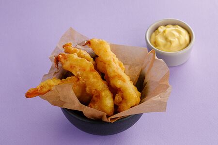 Креветки в темпуре с сырным соусом