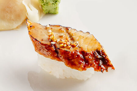 Суши с угрем