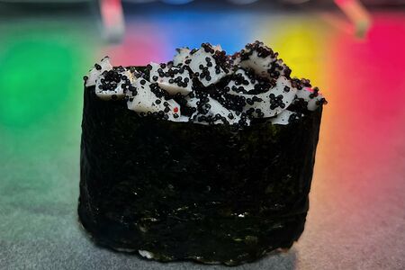 Гункан с кальмаром и масагой