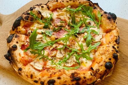 Пицца с курицей и шампиньонами