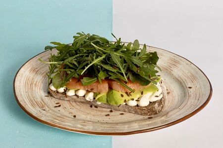 Брускетта с лососем