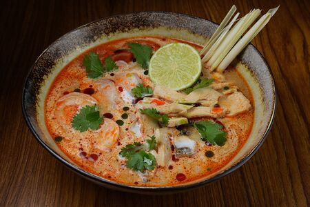 Том Ям с курицей и креветками