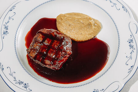 Говяжья вырезка с соусом Барбареско