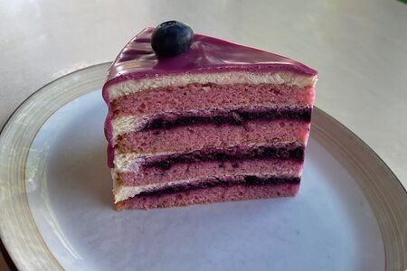 Лавандово-черничное пирожное