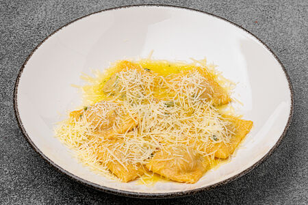 Равиоли с рикоттой и шпинатом