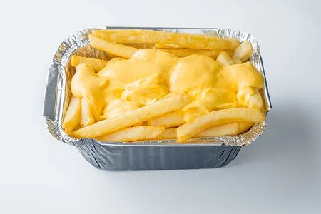 Картофель фри с сыром чеддер