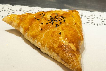 Самса слоеная с курицей