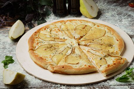 Пицца Груша-горгондзола