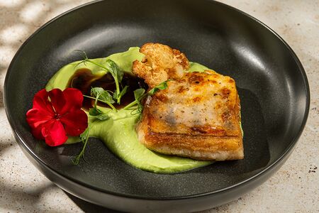 Судак с пюре из брокколи