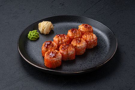 Запеченный ролл с лососем