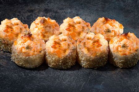 Запеченный ролл с креветкой и угрем