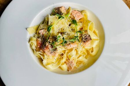 Паста феттуччине с курицей и грибами