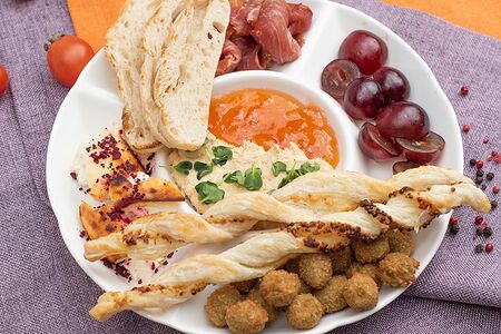 Тарелка к вину