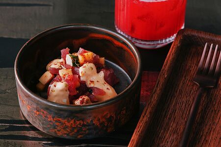 Тартар из тунца с копчёным манго