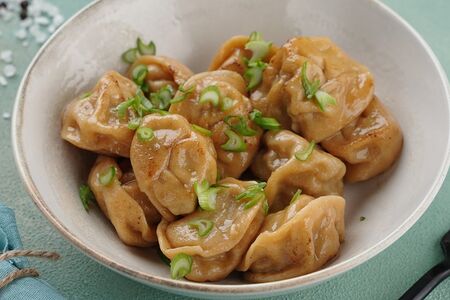 Пельмени с ягненком и сметаной