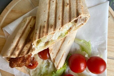 Тортилья цезарь с курицей