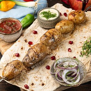 Молодой картофель на шампуре