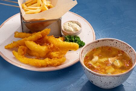 Кальмар Темпура, Уха из Сёмги, гарнир на выбор Картофель Фри или Рис