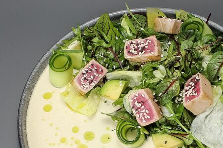 Салат с тунцом